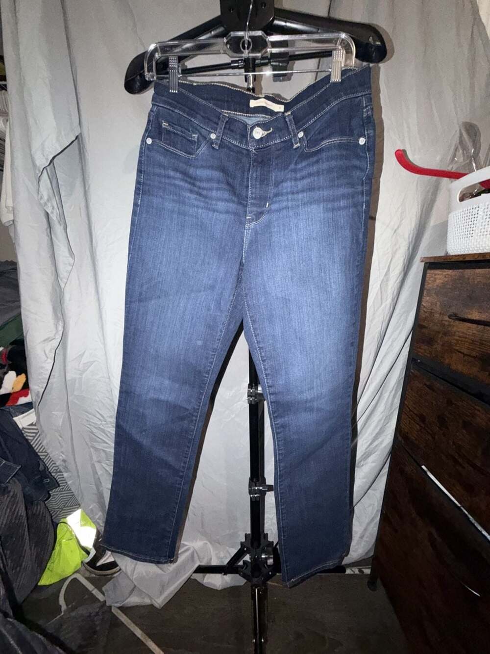 Levi's Classic Straight Size 8 Dark Wash Jeans
